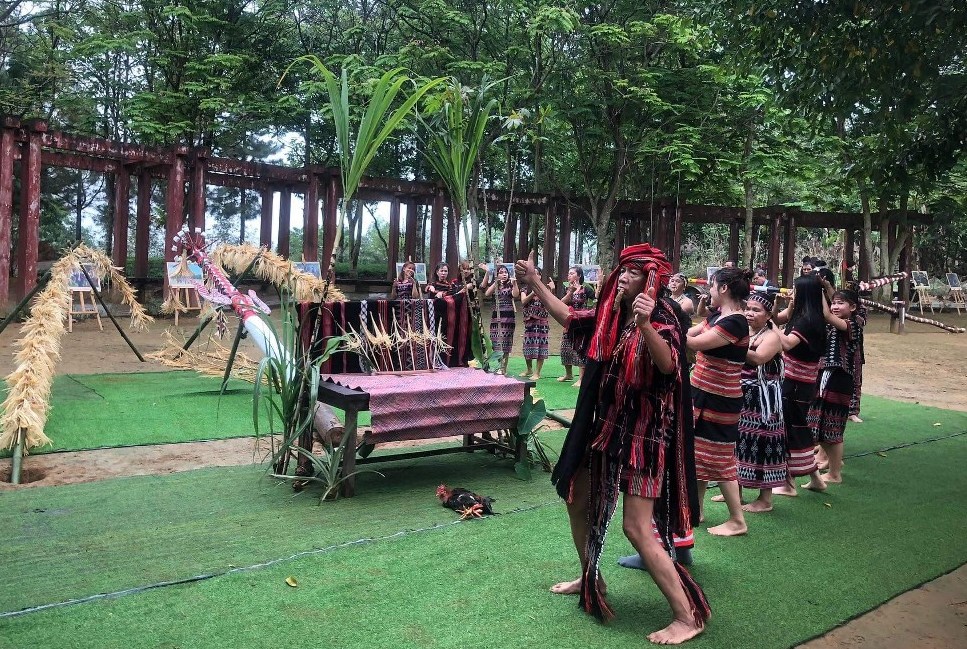 Tái hiện nghi thức dựng cây nêu của dân tộc Cơ Tu tỉnh Thừa Thiên Huế 